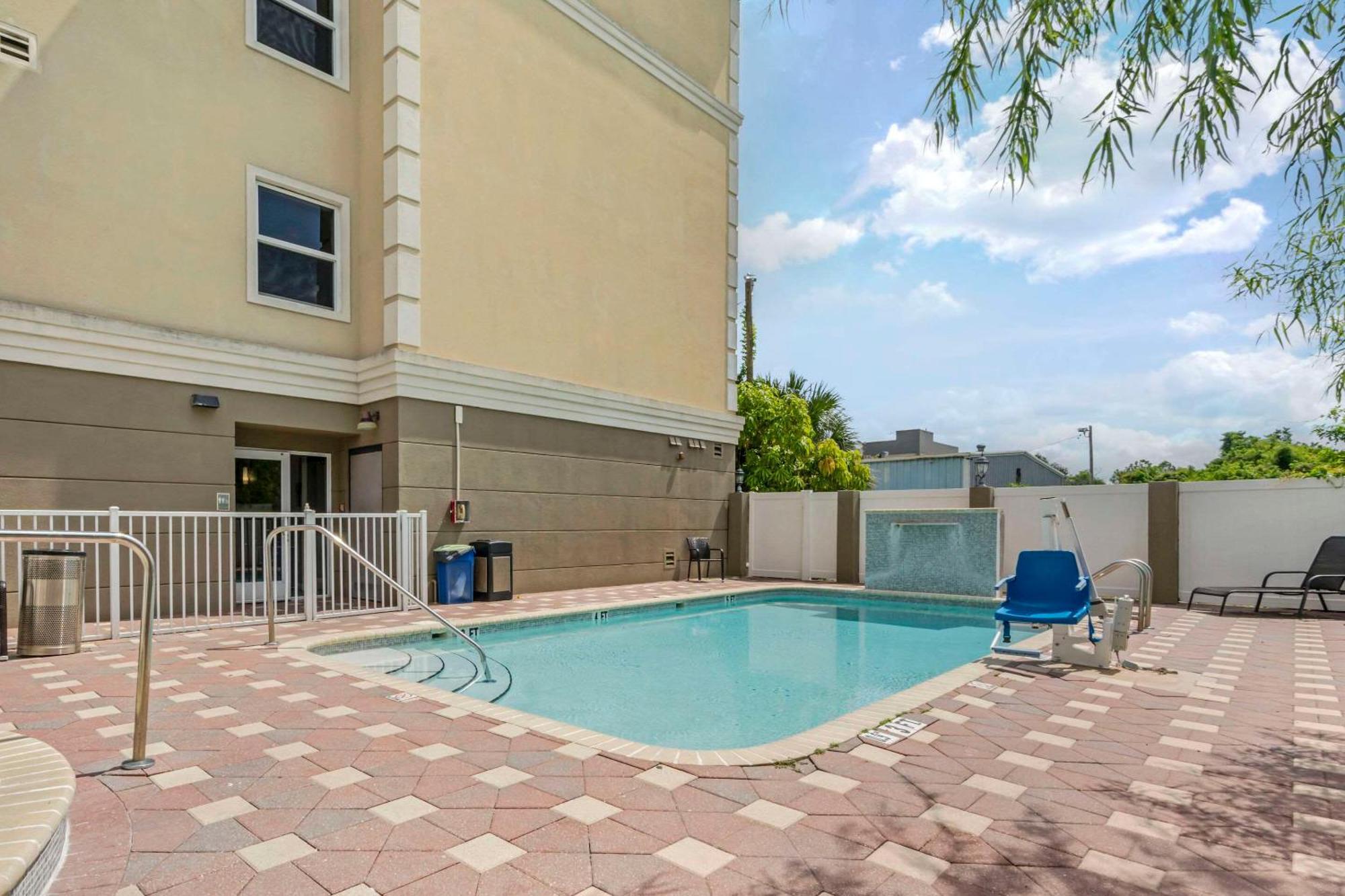 Country Inn & Suites By Radisson, Tampa Airport North, Fl West Chase Eksteriør billede